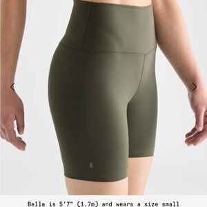 EUC Nobull Women's High-Rise Matte Short 6"
